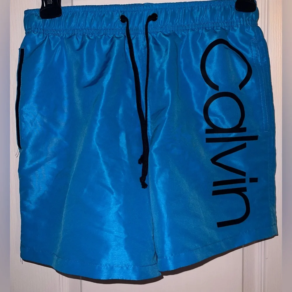 Calvin Klein Men’s Light Blue Lined Swim Trunks Size S